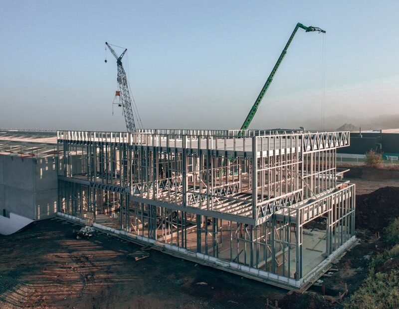 کارخانه ال اس اف تجهیز بنا